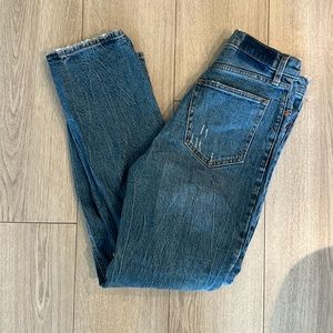 A&F 90s high rise straight Jean with destroy knees